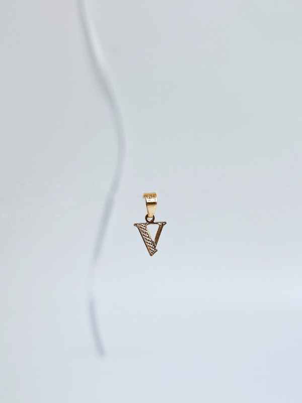 DIJE LETRA SILUETA V